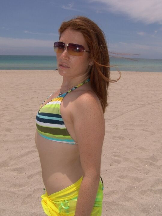 21P Ginger Mackenzie Childs se la mama a un negro que acaba de conocer en la playa