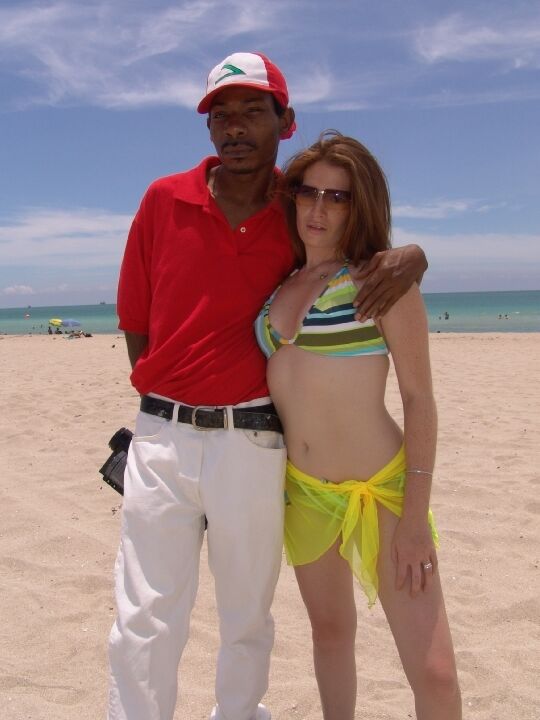 21P Ginger Mackenzie Childs se la mama a un negro que acaba de conocer en la playa