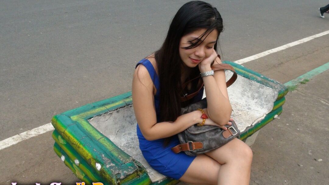 15P La joven filipina Sheree da placer a la polla sin cortar de un extranjero al estilo POV