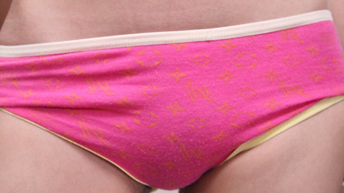 15P Ting Filipina luce un coño lleno de semen después de tener relaciones POV