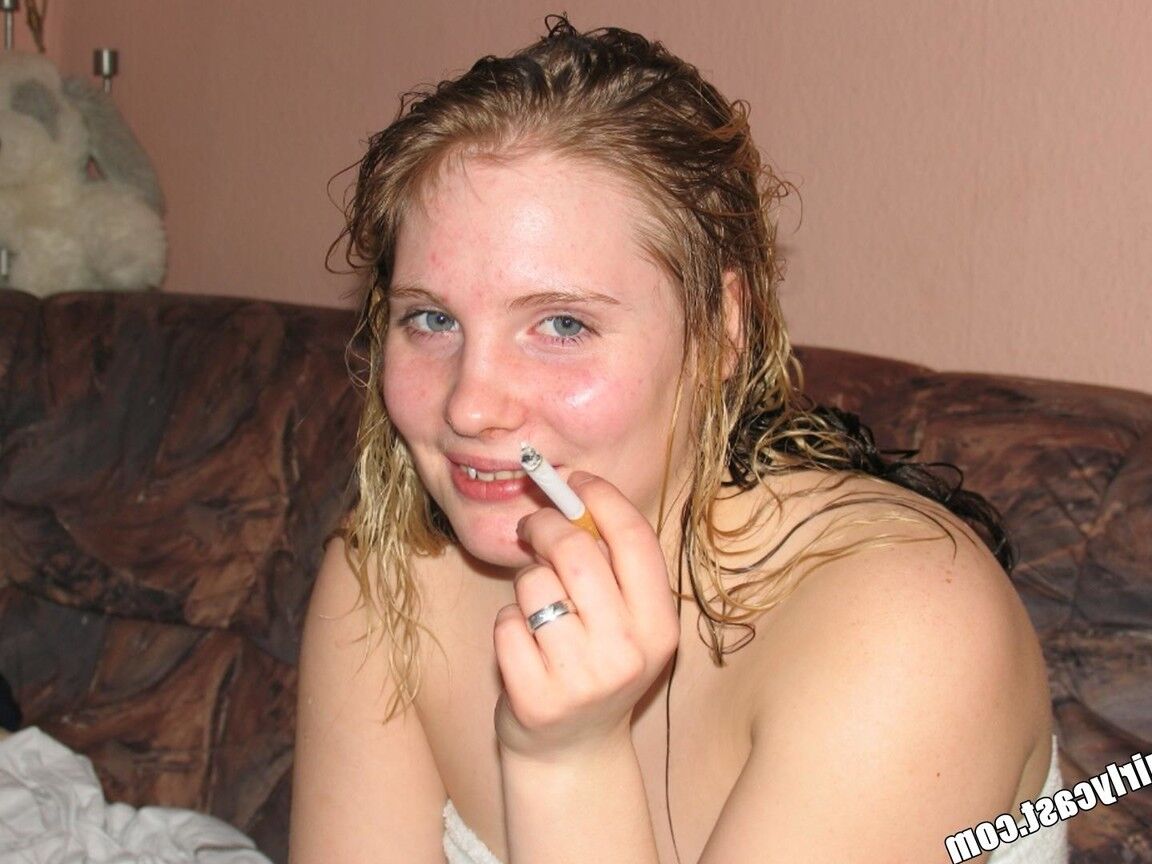 16P Chubby girlfriend smoking morning pole with her ciggie to get morning bang