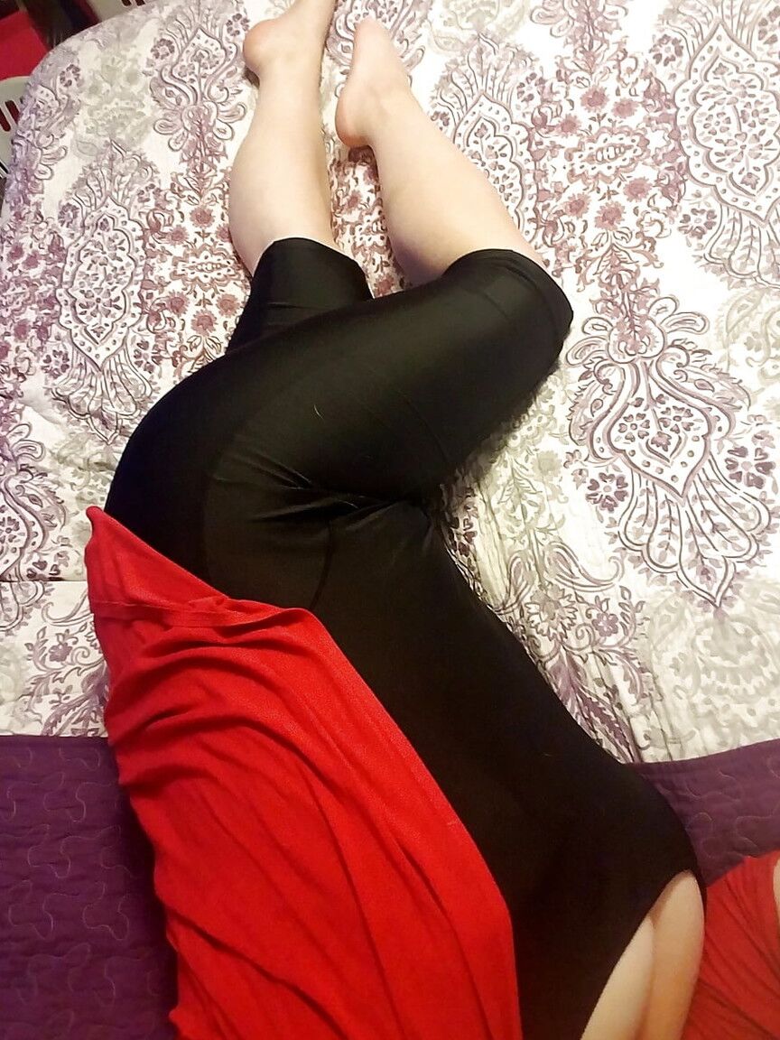 21P La gordita morena amateur Richelle Ryan hace alarde de su escote en su casa