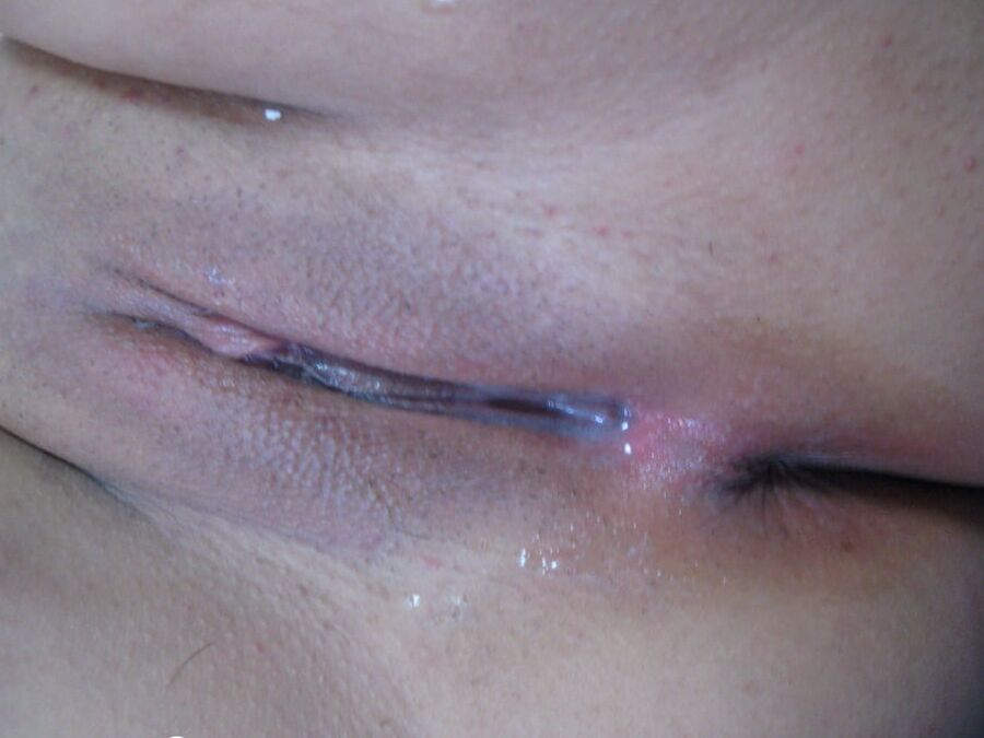 20P Chubby Asian expone sus enormes tetas y su enorme culo en acción amateur