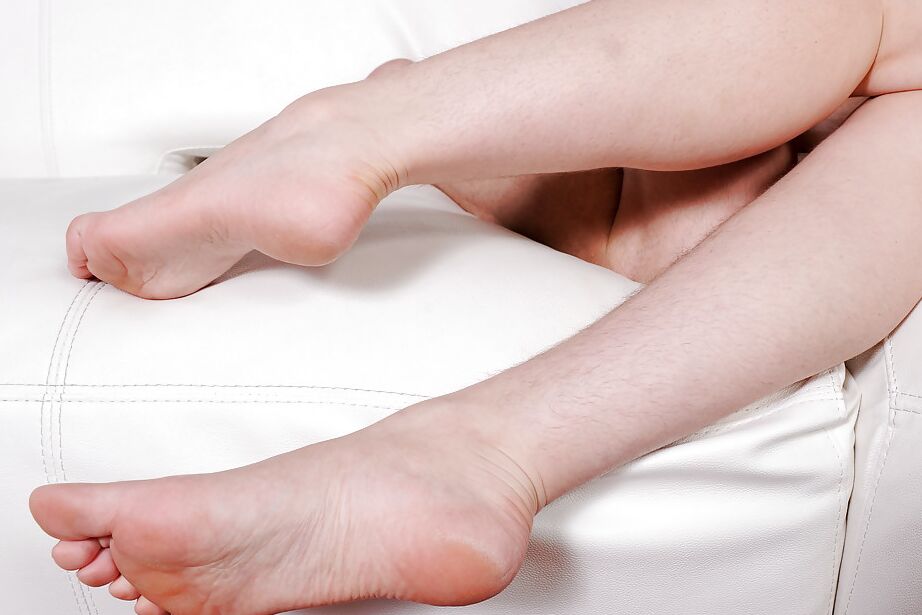 16P Barb amateur alimentée par le fétichisme donne un travail de pied et se fait éjaculer dessus