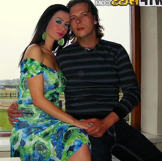 16P Dark haired amateur Ella bangs her guy in POV mode when she's not modelling