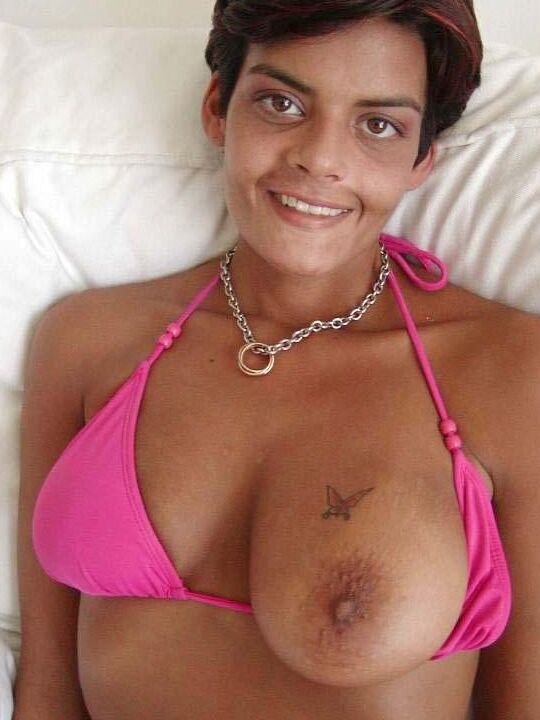 21P Latina peituda Thalia chupa um pau grande e faz sexo violento e protegido