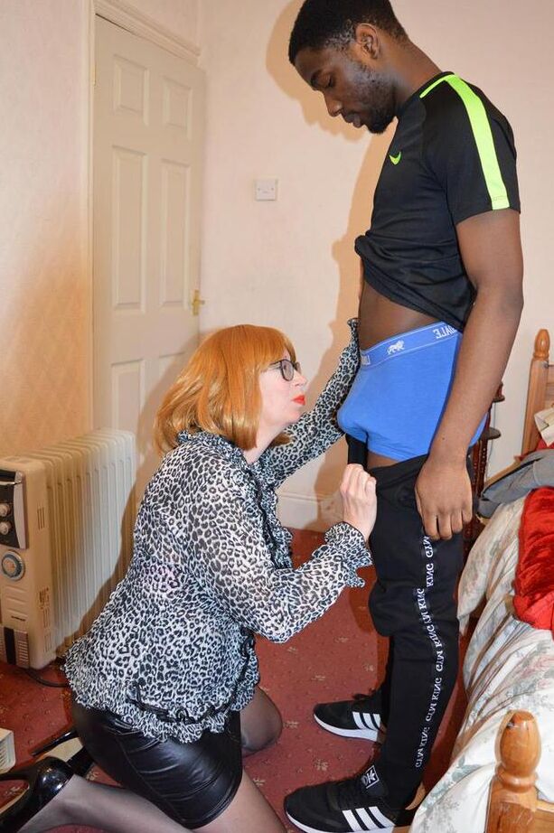 16P Older lady with red hair Barby Slut blows a BBC before getting banged