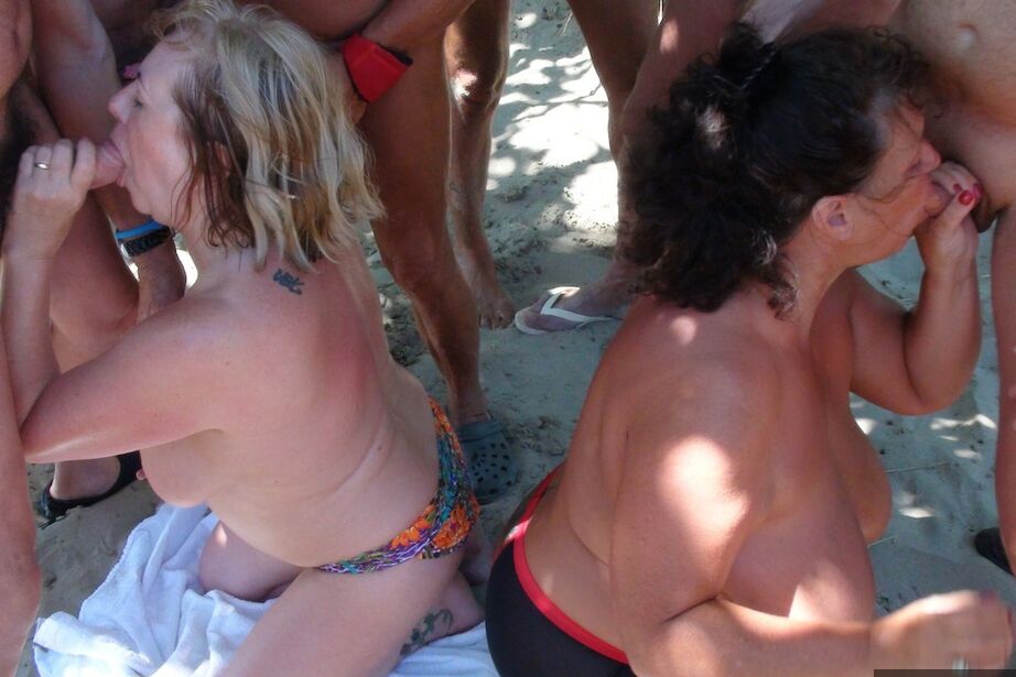 20P Puta madura de enormes tetas