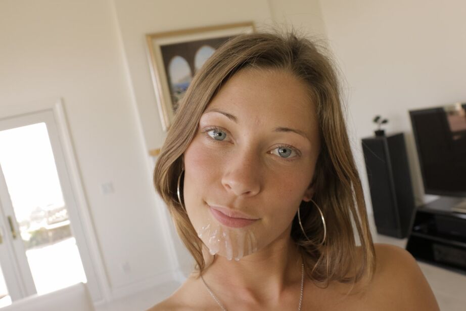 16P Kirsten Lee, une amatrice coquine, aime avoir cette énorme bite dans la bouche