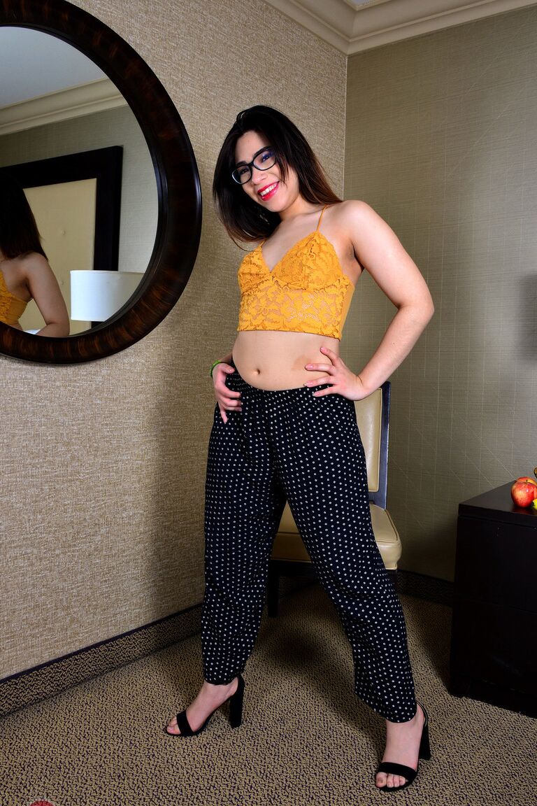 21P Venezuelan babe Luna Lust strips in the mirror & spreads her round butt cheeks