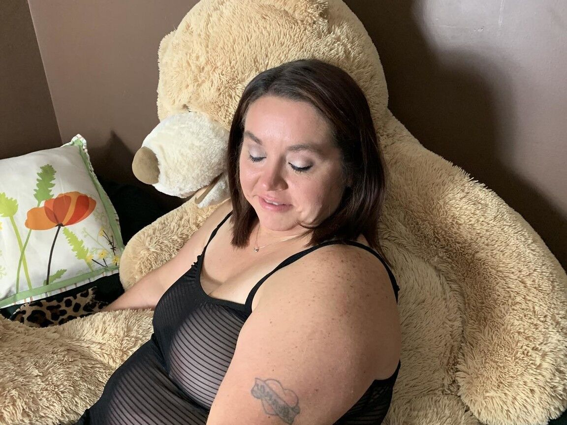 17P Mayor BBW Sexy Nebbw gotea semen de su barbilla durante la acción POV