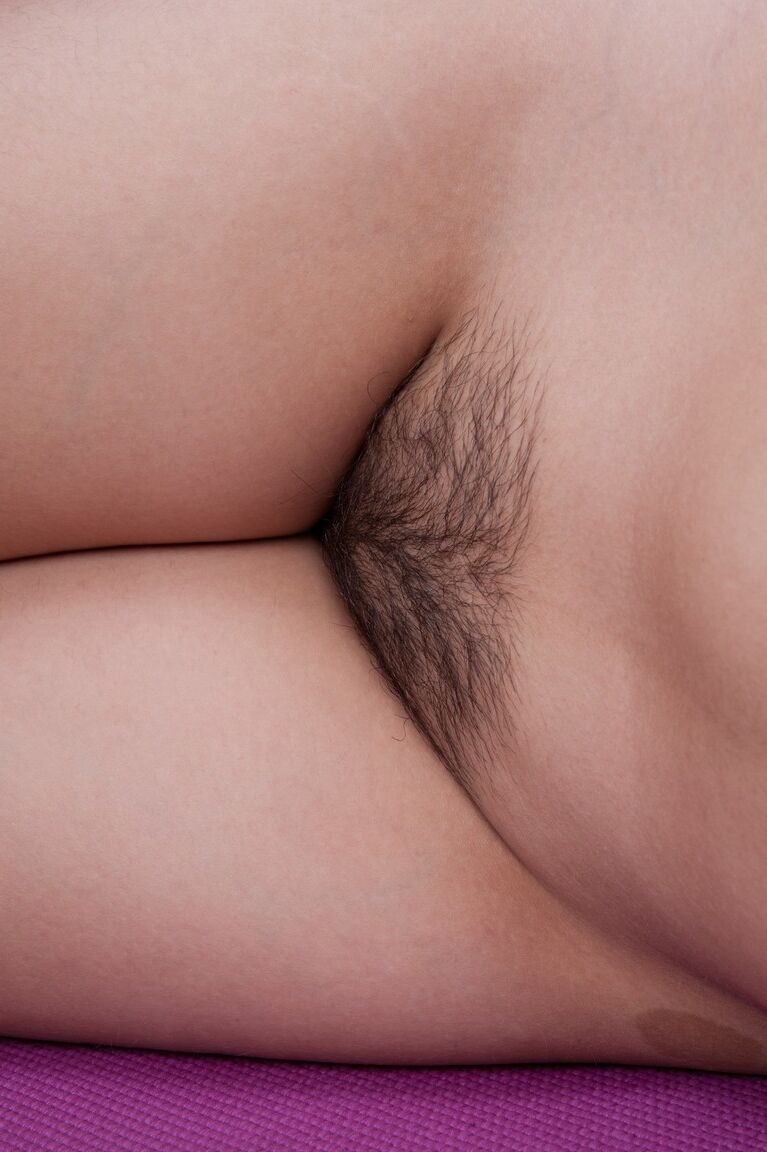 17P La gordita morena Daisy Leon muestra sus grandes tetas