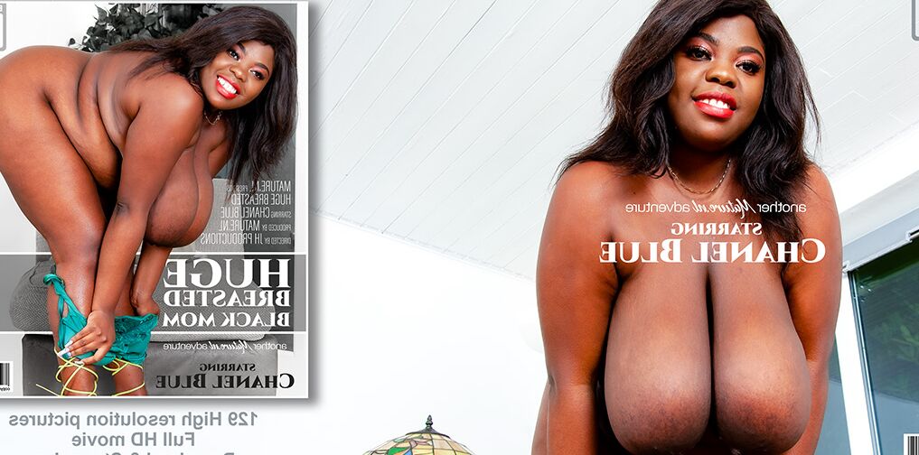 11P Hermosa mamá negra tiene, con sus enormes tetas y su gran culo, un cuerpazo para divertirse