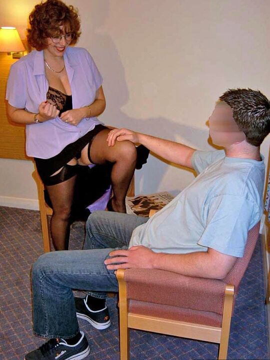 20P Fat mature escort with curly red hair entertains a man in a motel room