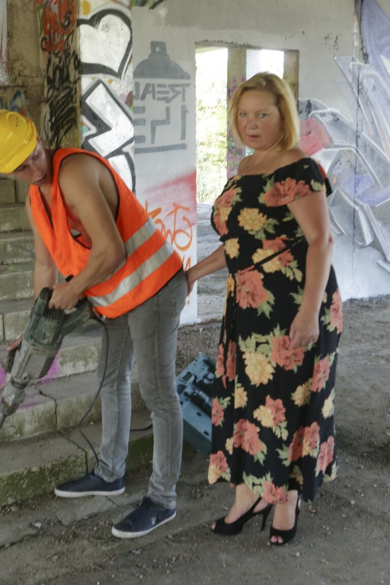 10P BBW maduro e excêntrico sendo fodido por um trabalhador da construção civil adolescente magro