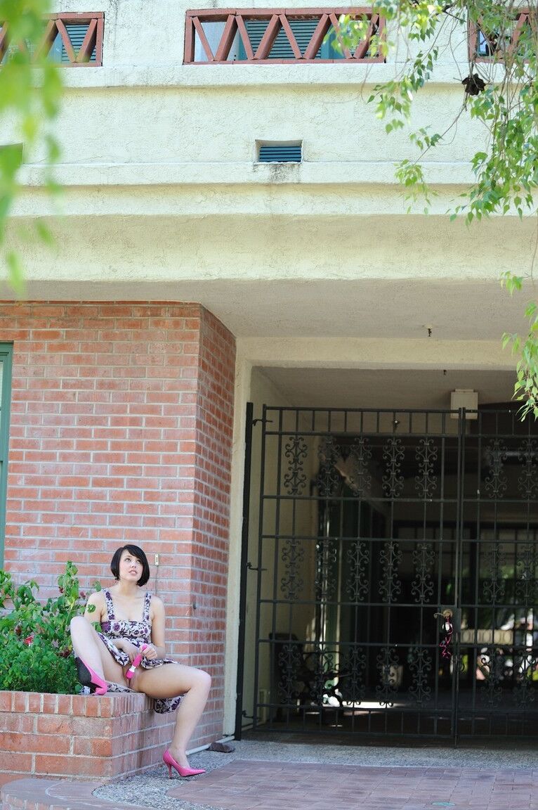 20P Amateur FTV model Zeba showing her ass and masturbating in public