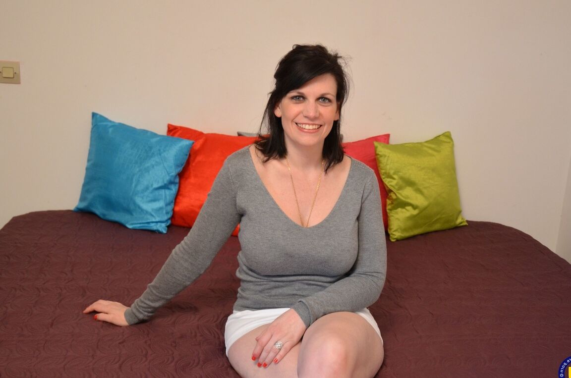 11P Esguichando a mãe Clarisse adora fazer sexo anal pesado