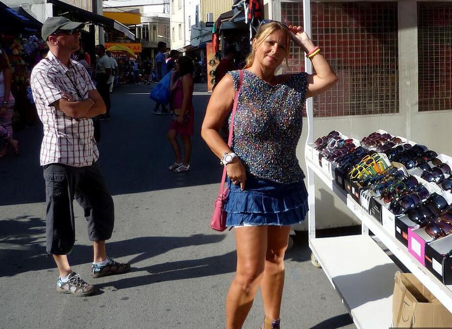 16P Mollige ältere Frau Nude Chrissy zieht sich in der Öffentlichkeit völlig aus