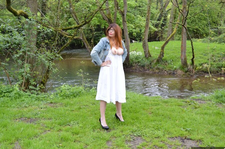 20P Middle-aged amateur Barby Slut exposes herself in a public park setting