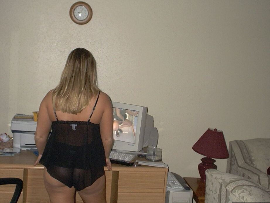20P Garota amadora Gangbang Momma se expõe em lugares públicos depois de dar um BJ