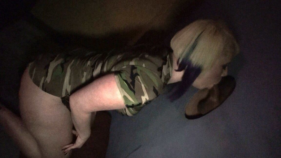 17P PAWG Virgo Peridot participe au sexe hardcore interracial dans un trou de gloire