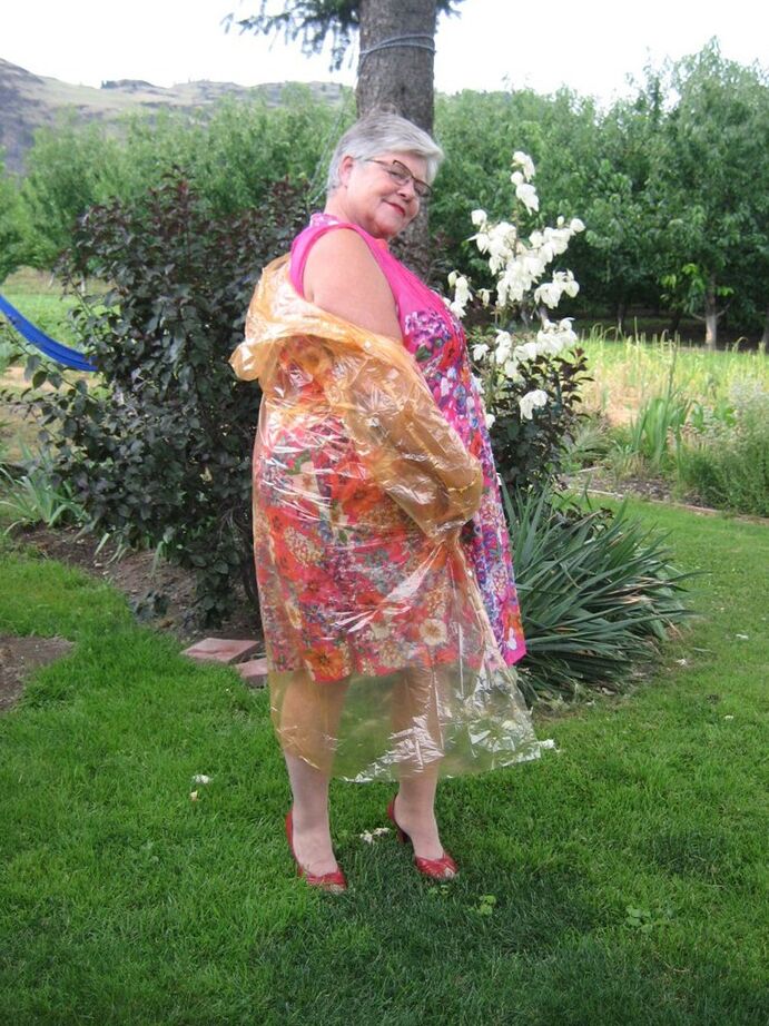 20P Short haired nan Girdle Goddess bares saggy tits and she removes a girdle