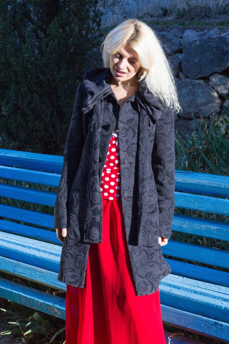 17P esposa loira com pentelho peludo Fedora tira o vestido vermelho