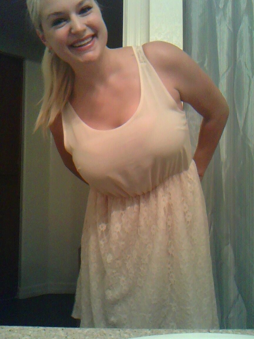 15P Loira amadora Danielle Ftv veste várias roupas para selfies sem nudez