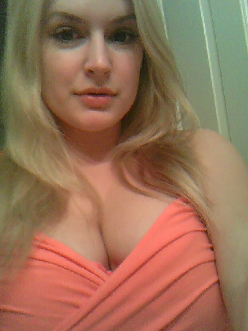 15P Loira amadora Danielle Ftv veste várias roupas para selfies sem nudez