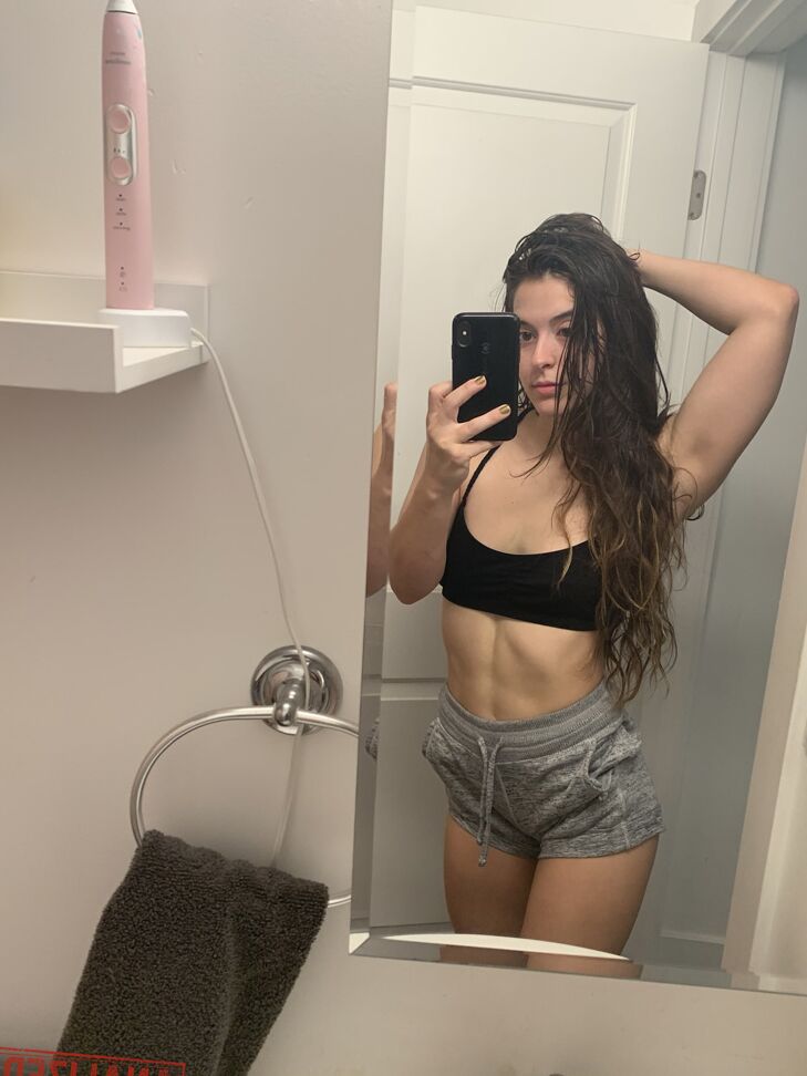 12P Amateur model holds her bare ass during a series of nude selfies