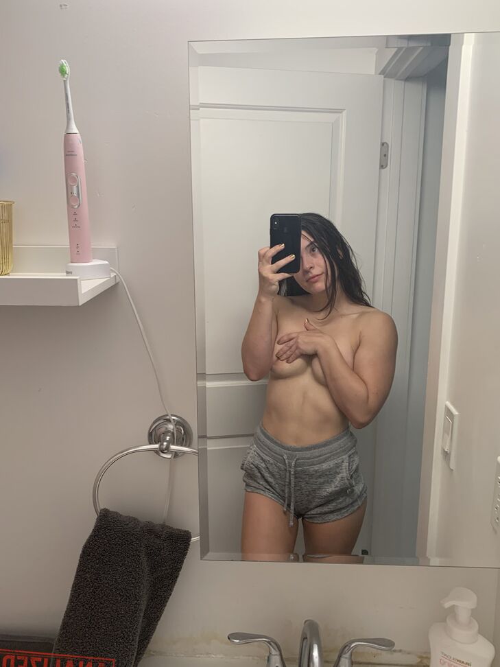 12P Amateur model holds her bare ass during a series of nude selfies