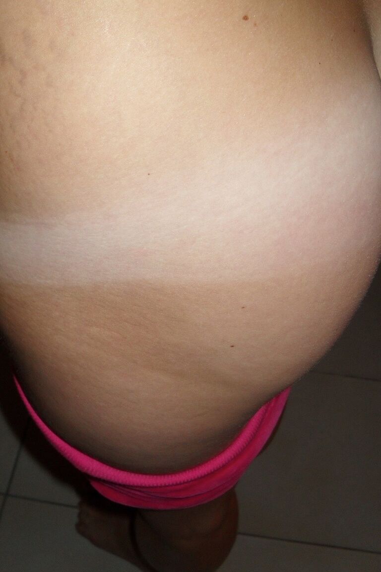 21P Loira bronzeada Savannah Hill mostrando sua vulva raspada