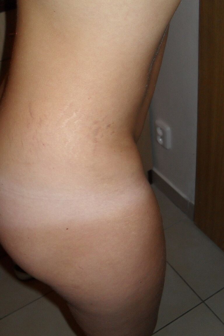 21P Loira bronzeada Savannah Hill mostrando sua vulva raspada