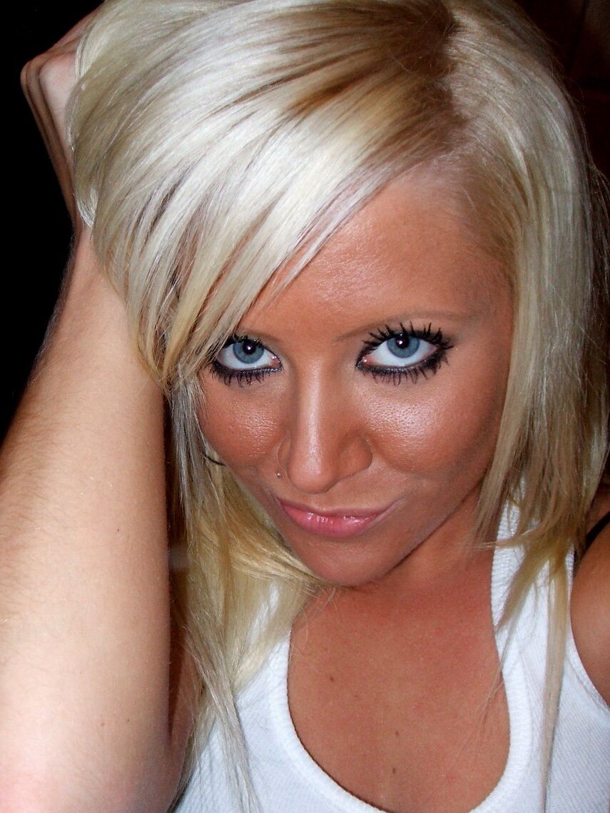 12P Monroe shows off her amazing tight round bare ass