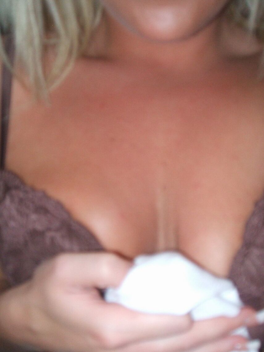 12P Monroe shows off her amazing tight round bare ass