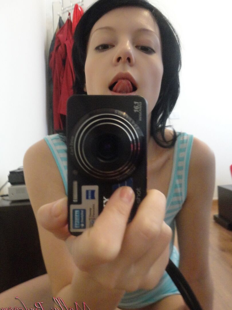 16P Molly has a nice set of natural tits and a camera and with those tools she has