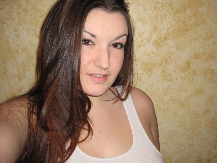 12P タイトな濡れたシャツからケイラスの乳首が現れるのを鑑賞