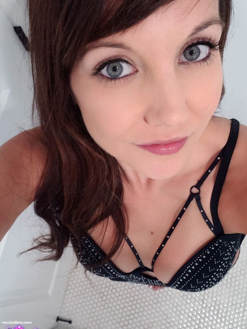15P Andi Land Selfies provocantes
