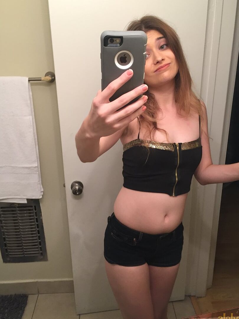 16P Amateur model Ariel Mc Gwire takes totally naked selfies in the mirror