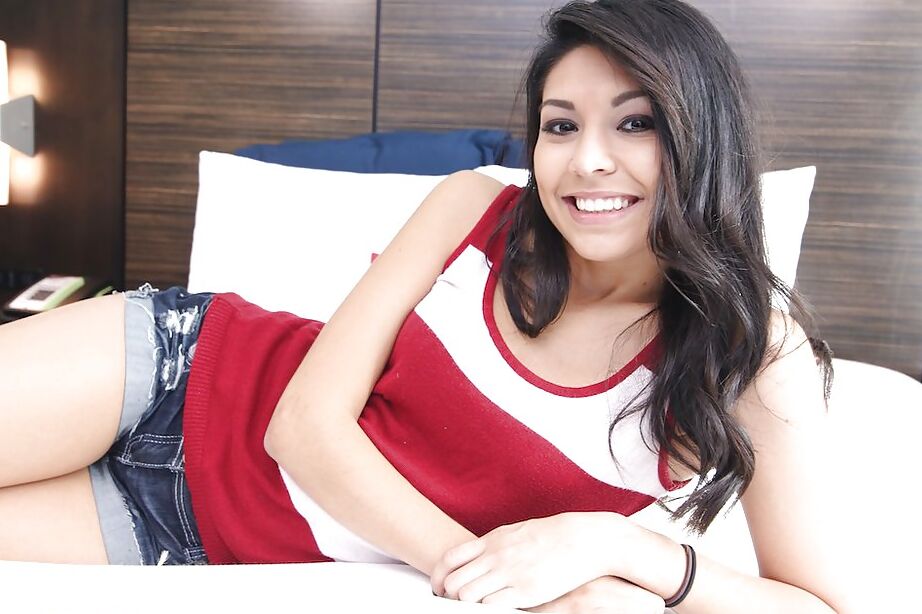 16P 予測不可能なアマチュア美女セリーナ・トーレスは荒廃したい