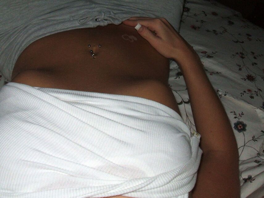 12P Teen cubre su apretado coño solo con su mano