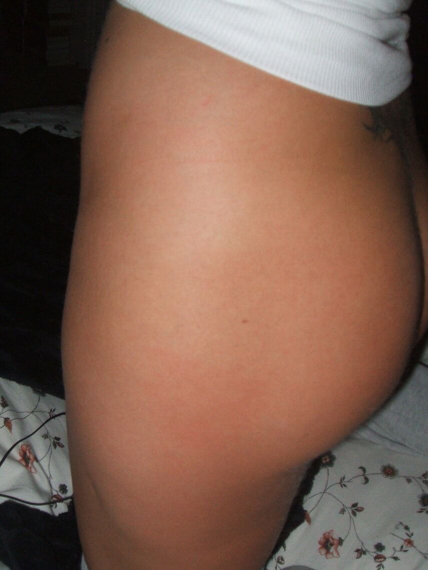 12P Teen cubre su apretado coño solo con su mano