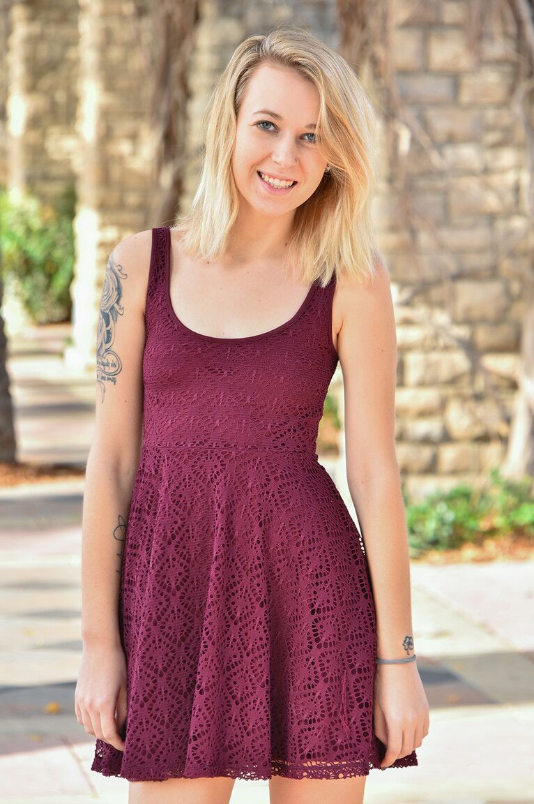 21P Blonde girlfriend Jasmine flashes her titties and her muff in public