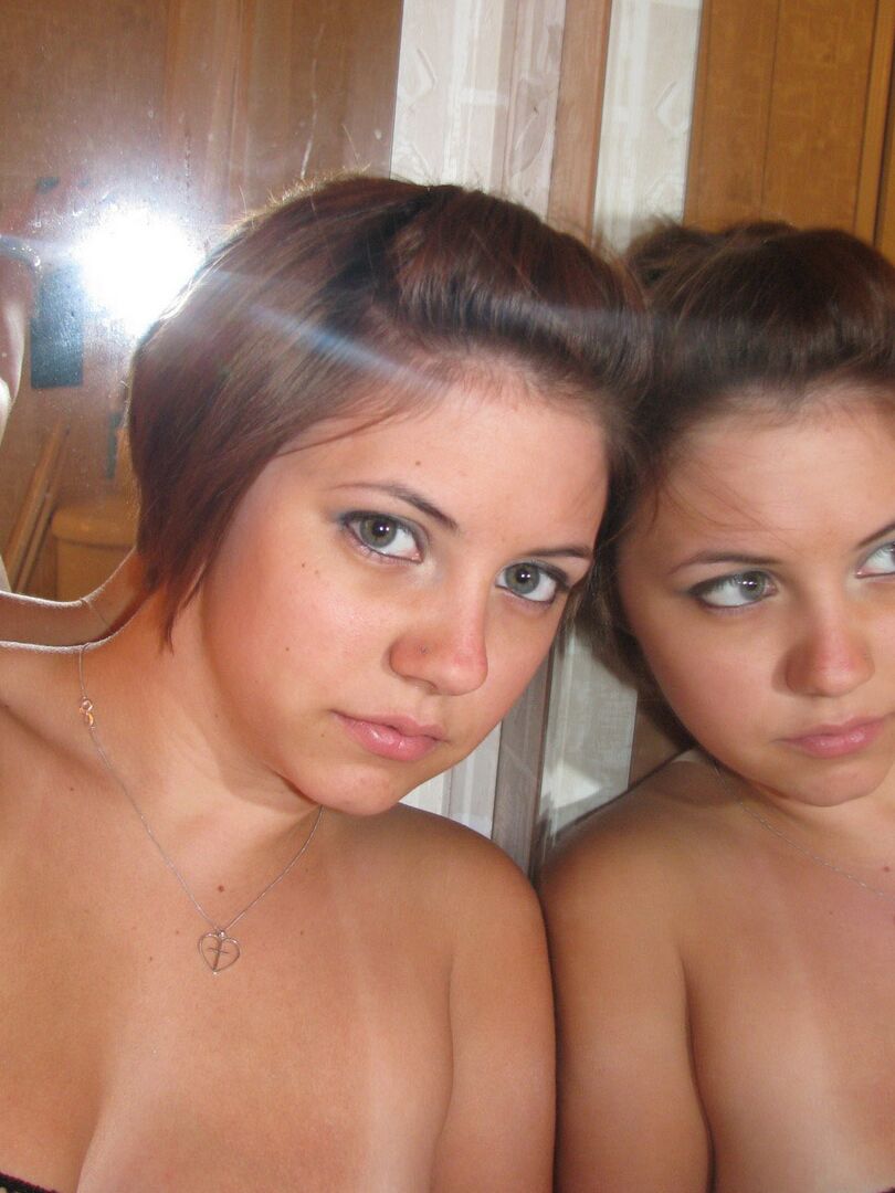 12P Girl tira fotos de seus peitos grandes