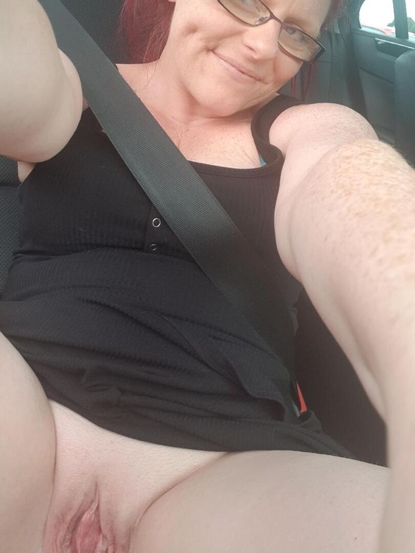 16P La gordita amateur Mollie Foxxx y sus amantes lesbianas muestran sus tetas y su culo