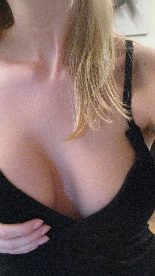 12P Blond with huge tits takes pictures of herself in the mirror