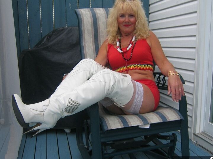 20P Aged blonde amateur Ruth goes topless in a mirror while wearing stripper boots