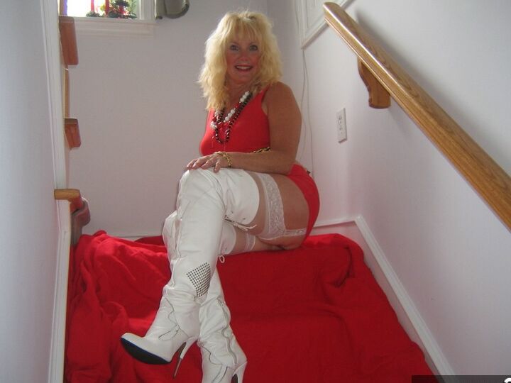 20P Aged blonde amateur Ruth goes topless in a mirror while wearing stripper boots