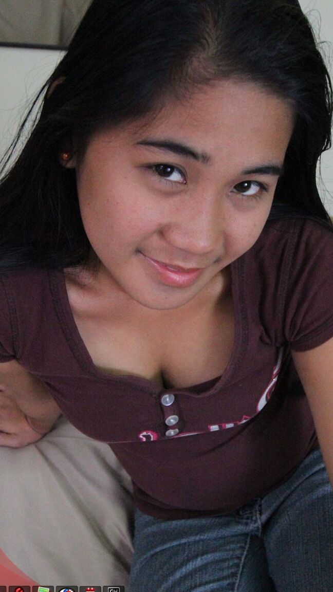 15P A amadora asiática Maya vaza esperma de sua buceta depois de fazer sexo com um garoto branco