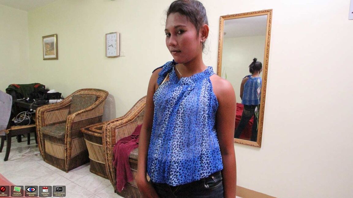 15P Une Philippine suinte du sperme de son vagin rasé après une baise en POV